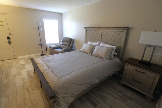 7150 N TAMIAMI TRAIL C226, Sarasota, FL 34243