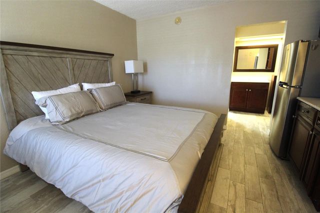 7150 N TAMIAMI TRAIL C226, Sarasota, FL 34243