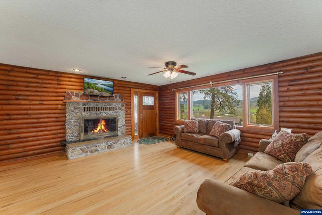 402 Northside Rd, Sutherlin, OR 97479