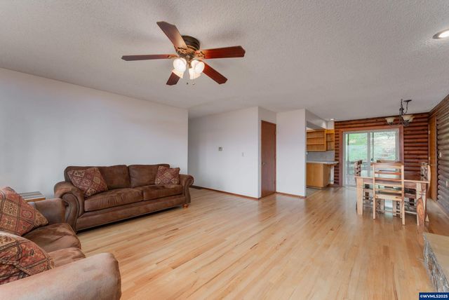 402 Northside Rd, Sutherlin, OR 97479