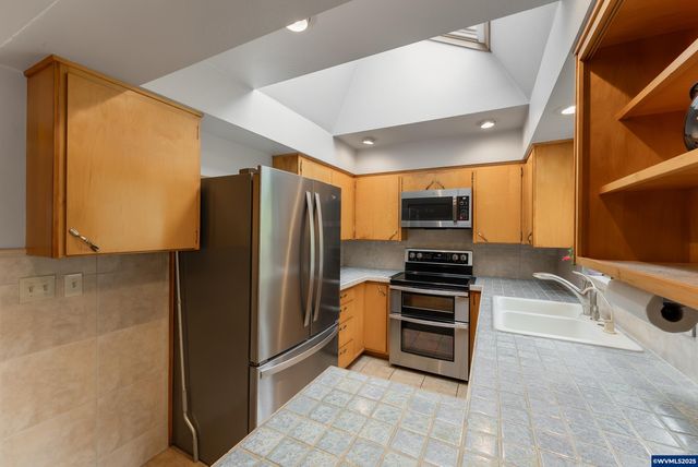 402 Northside Rd, Sutherlin, OR 97479