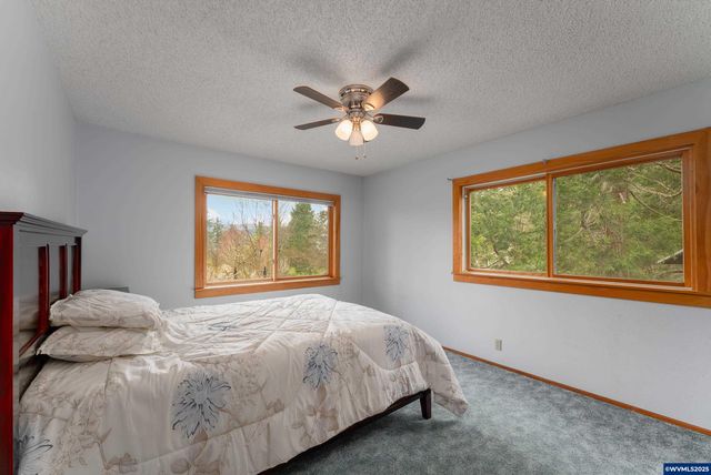 402 Northside Rd, Sutherlin, OR 97479