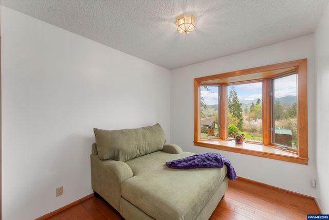 402 Northside Rd, Sutherlin, OR 97479