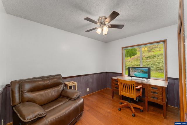 402 Northside Rd, Sutherlin, OR 97479