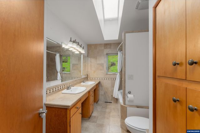 402 Northside Rd, Sutherlin, OR 97479