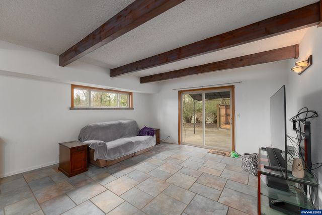 402 Northside Rd, Sutherlin, OR 97479