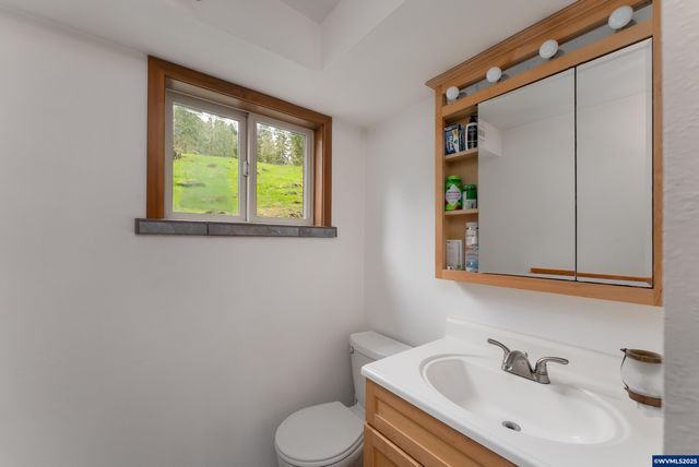 402 Northside Rd, Sutherlin, OR 97479