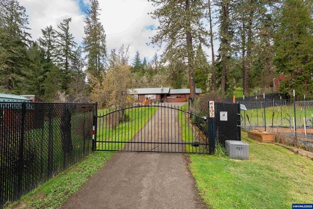 402 Northside Rd, Sutherlin, OR 97479