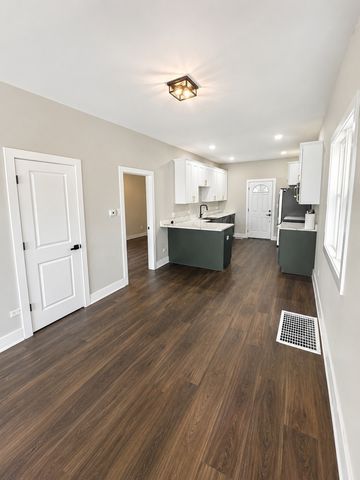 3823 W Wabansia Avenue, Chicago, IL 60647