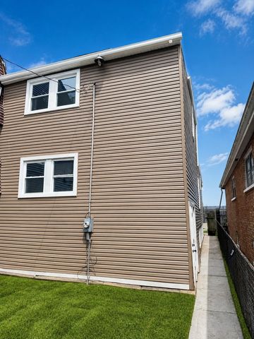 3823 W Wabansia Avenue, Chicago, IL 60647