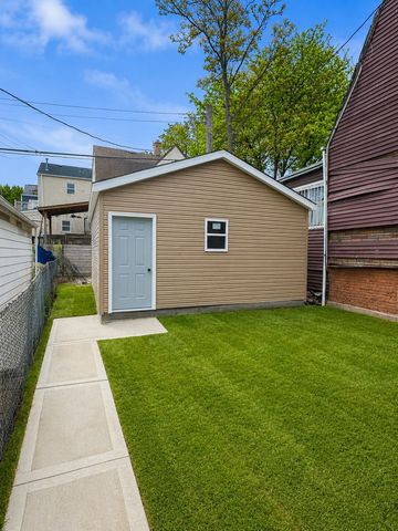3823 W Wabansia Avenue, Chicago, IL 60647