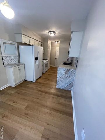 39508 Old Dominion Drive, Clinton Charter Township, MI 48038