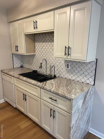 39508 Old Dominion Drive, Clinton Charter Township, MI 48038