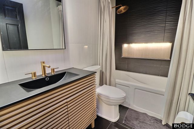 2225 Teakwood Drive, Fremont, NE 68025