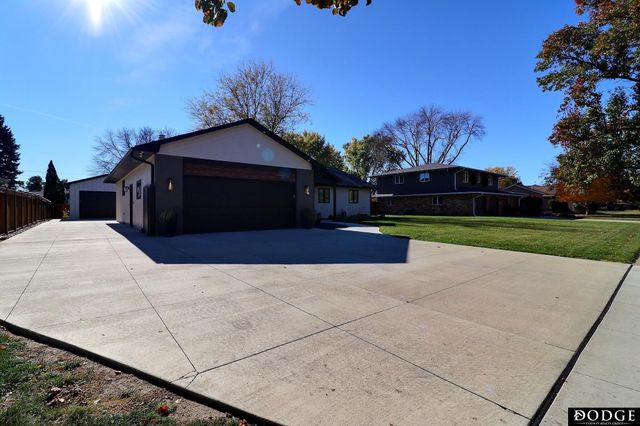 2225 Teakwood Drive, Fremont, NE 68025