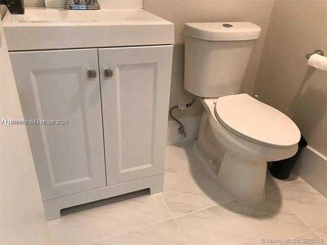 100 Bayview Dr 302, Sunny Isles Beach, FL 33160