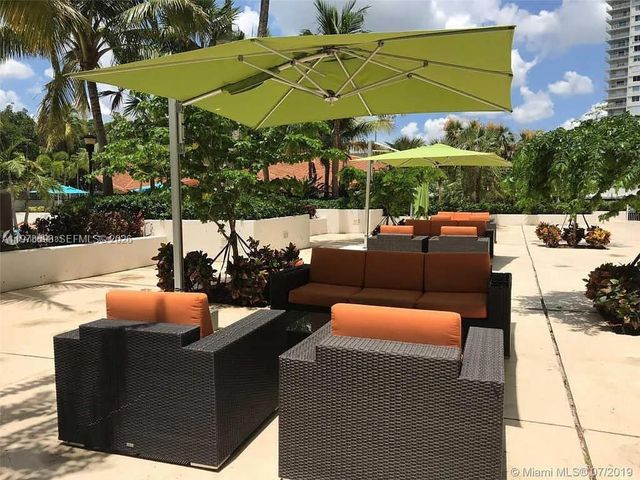 100 Bayview Dr 302, Sunny Isles Beach, FL 33160