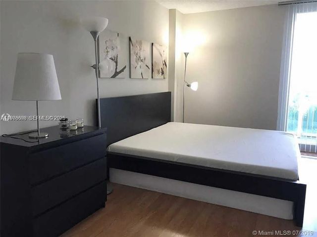 100 Bayview Dr 302, Sunny Isles Beach, FL 33160