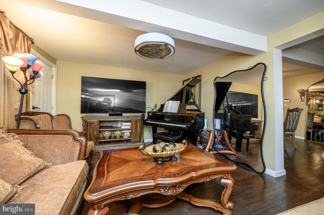 195 WASHINGTON ST, Mount Holly, NJ 08060