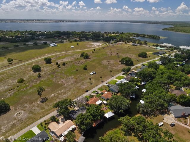 864 Peachtree Drive, Lake Placid, FL 33852