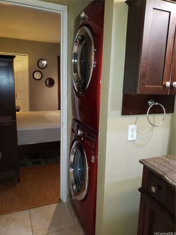 350 Mananai Place E, Honolulu, HI 96818