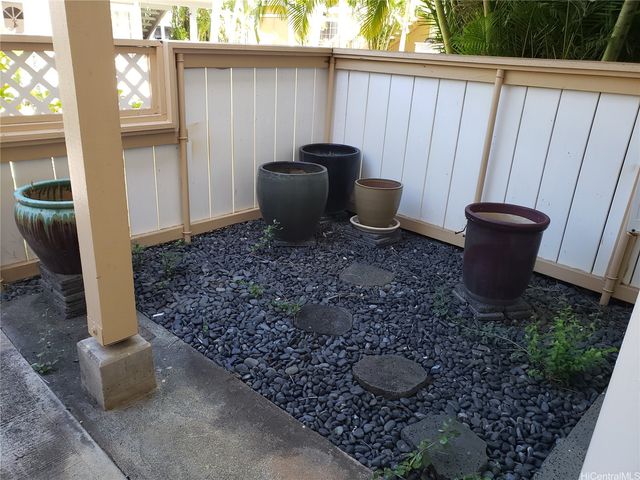 350 Mananai Place E, Honolulu, HI 96818