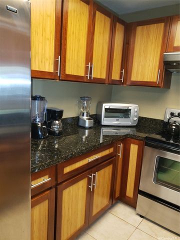 350 Mananai Place E, Honolulu, HI 96818