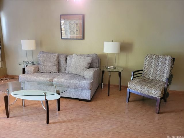 350 Mananai Place E, Honolulu, HI 96818