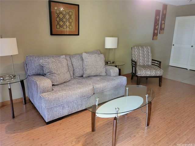 350 Mananai Place E, Honolulu, HI 96818