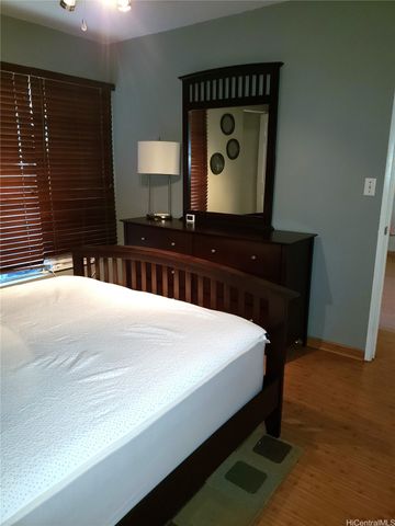 350 Mananai Place E, Honolulu, HI 96818