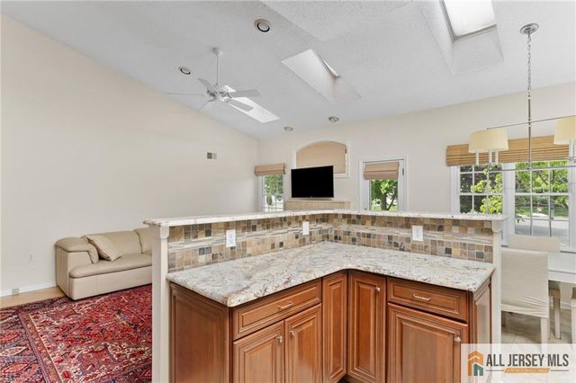 30 Wellington Place, Monroe, NJ 08831