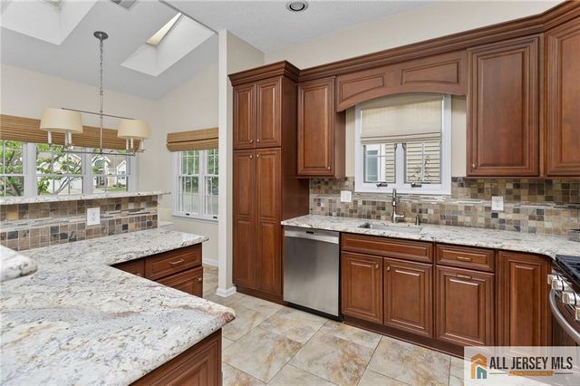 30 Wellington Place, Monroe, NJ 08831