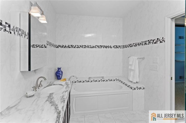 30 Wellington Place, Monroe, NJ 08831