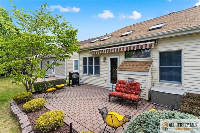 30 Wellington Place, Monroe, NJ 08831