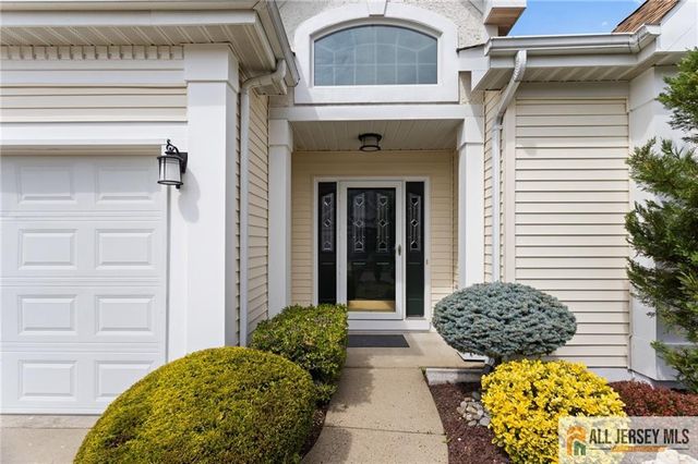 30 Wellington Place, Monroe, NJ 08831