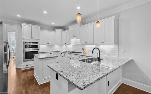 8 Blakeney Place, Greensboro, NC 27408