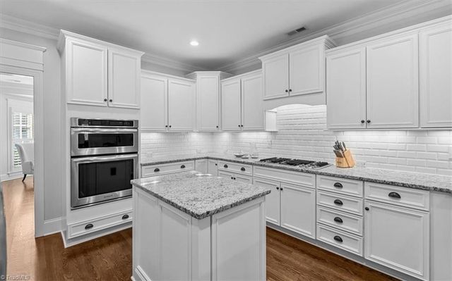 8 Blakeney Place, Greensboro, NC 27408