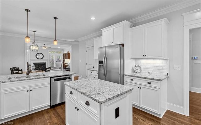 8 Blakeney Place, Greensboro, NC 27408