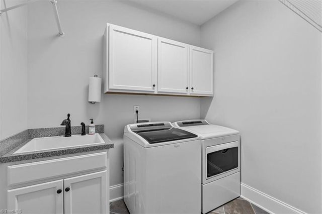 8 Blakeney Place, Greensboro, NC 27408