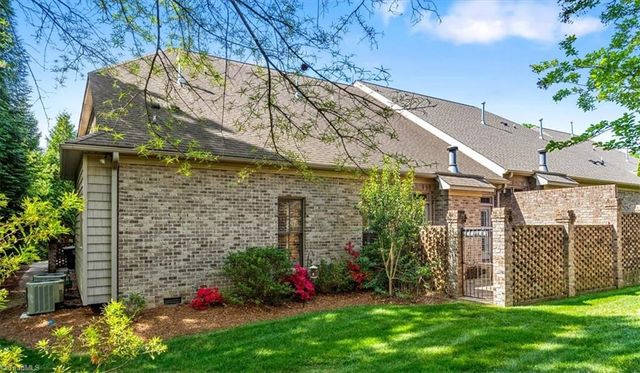 8 Blakeney Place, Greensboro, NC 27408