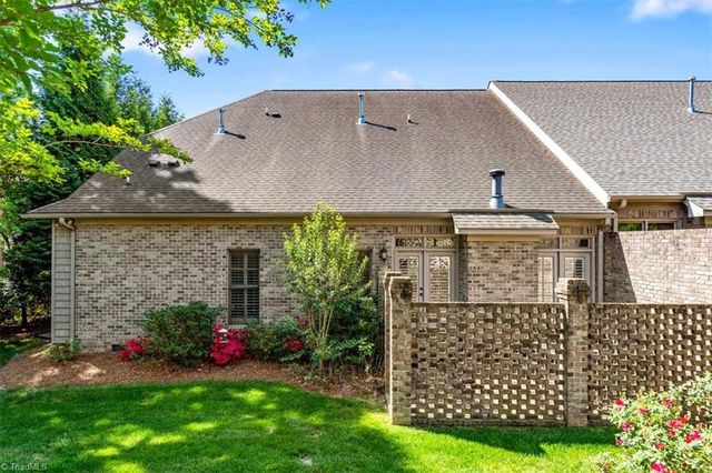 8 Blakeney Place, Greensboro, NC 27408