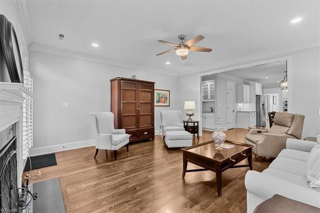 8 Blakeney Place, Greensboro, NC 27408