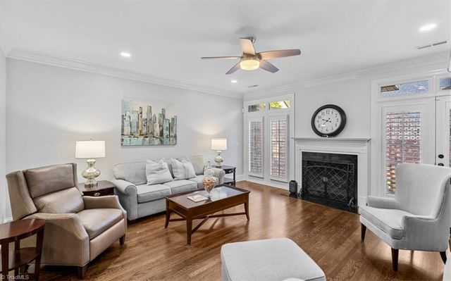 8 Blakeney Place, Greensboro, NC 27408