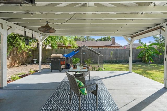 7441 Spitfire Dr, Corpus Christi, TX 78412