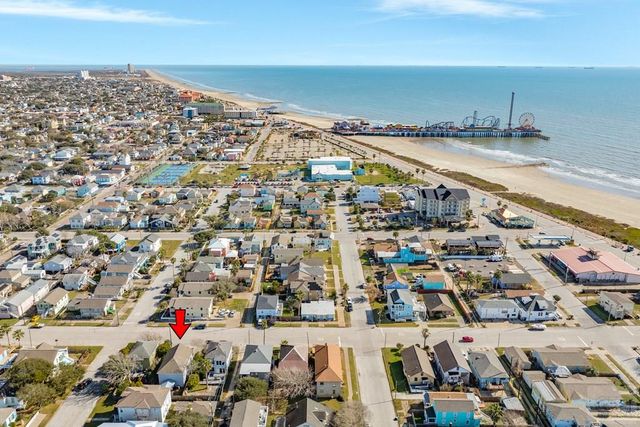 2205 30th Street, Galveston, TX 77550