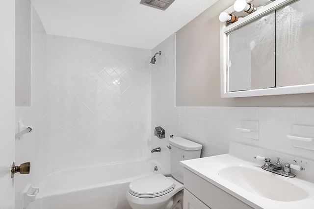 10 Williams St 55, Watertown, MA 02472