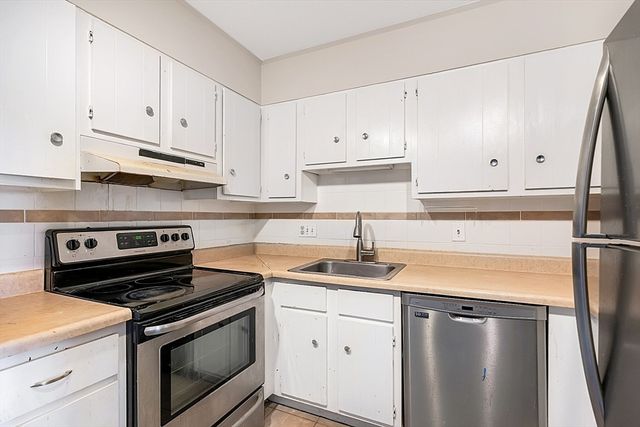 10 Williams St 55, Watertown, MA 02472