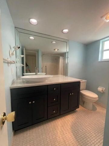 19 Colonial Club Drive 200, Boynton Beach, FL 33435