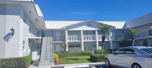 19 Colonial Club Drive 200, Boynton Beach, FL 33435