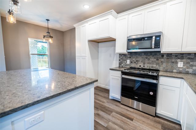 207 S James Street, Alvarado, TX 76009
